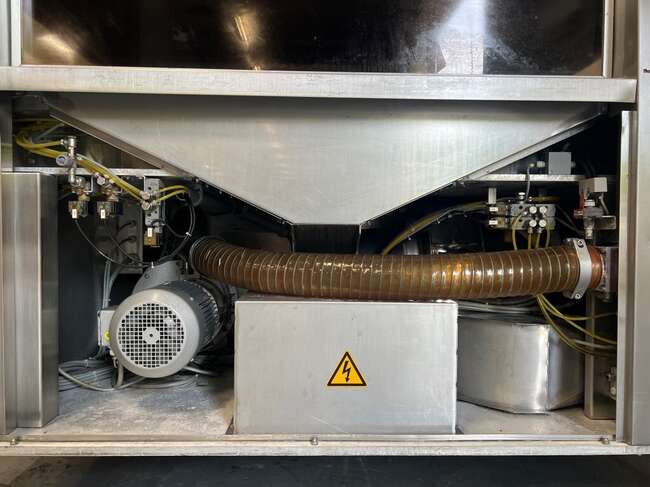 Cryovac belt vacuum machine