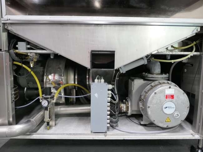 Cryovac belt vacuum machine