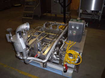 Forming machine for meatrolls